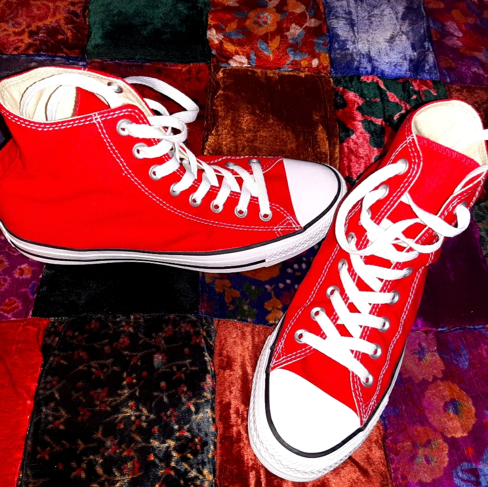 Converse red